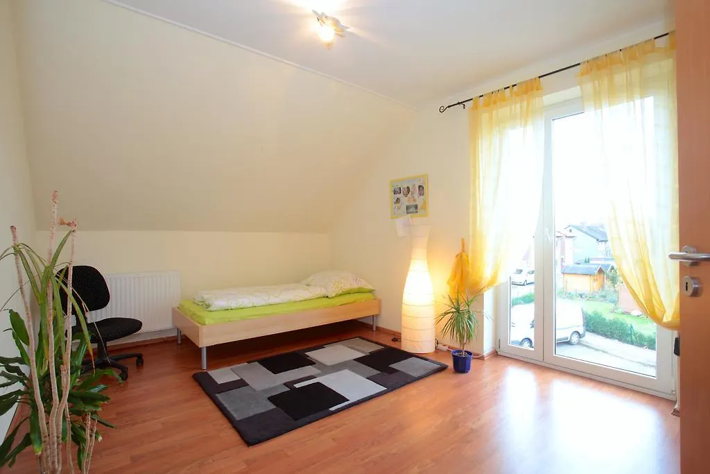 Private Room In City Sarstedt - Room Agency Hannover Privatunterkunft