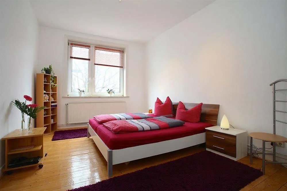 Private Room In City Sarstedt - Room Agency Hannover Privatunterkunft