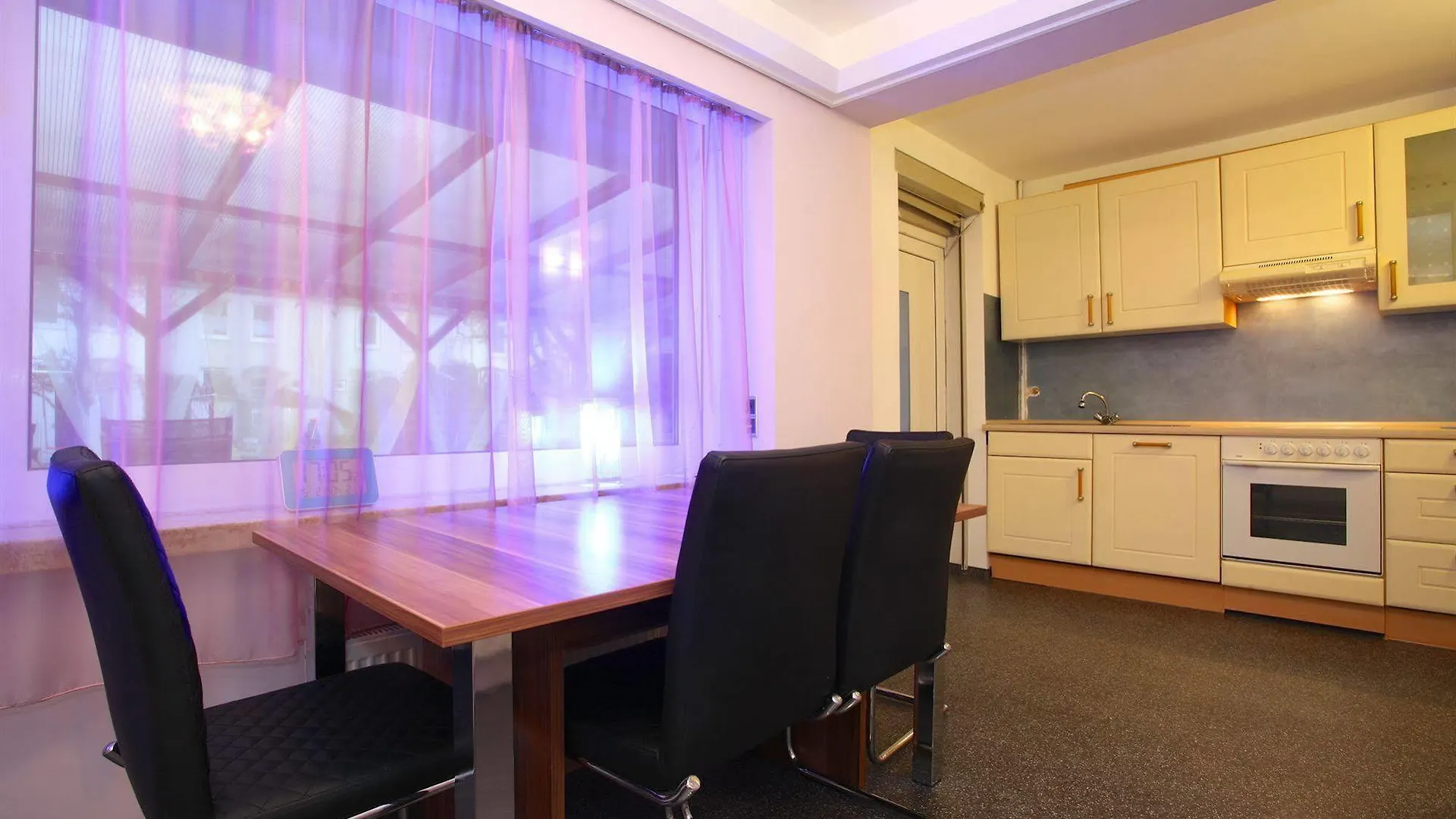 Private Room In City Sarstedt - Room Agency Hannover